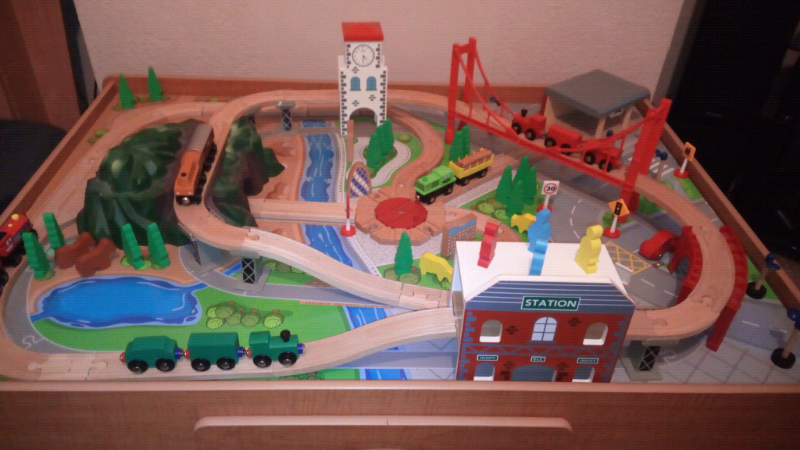 elc wooden train table